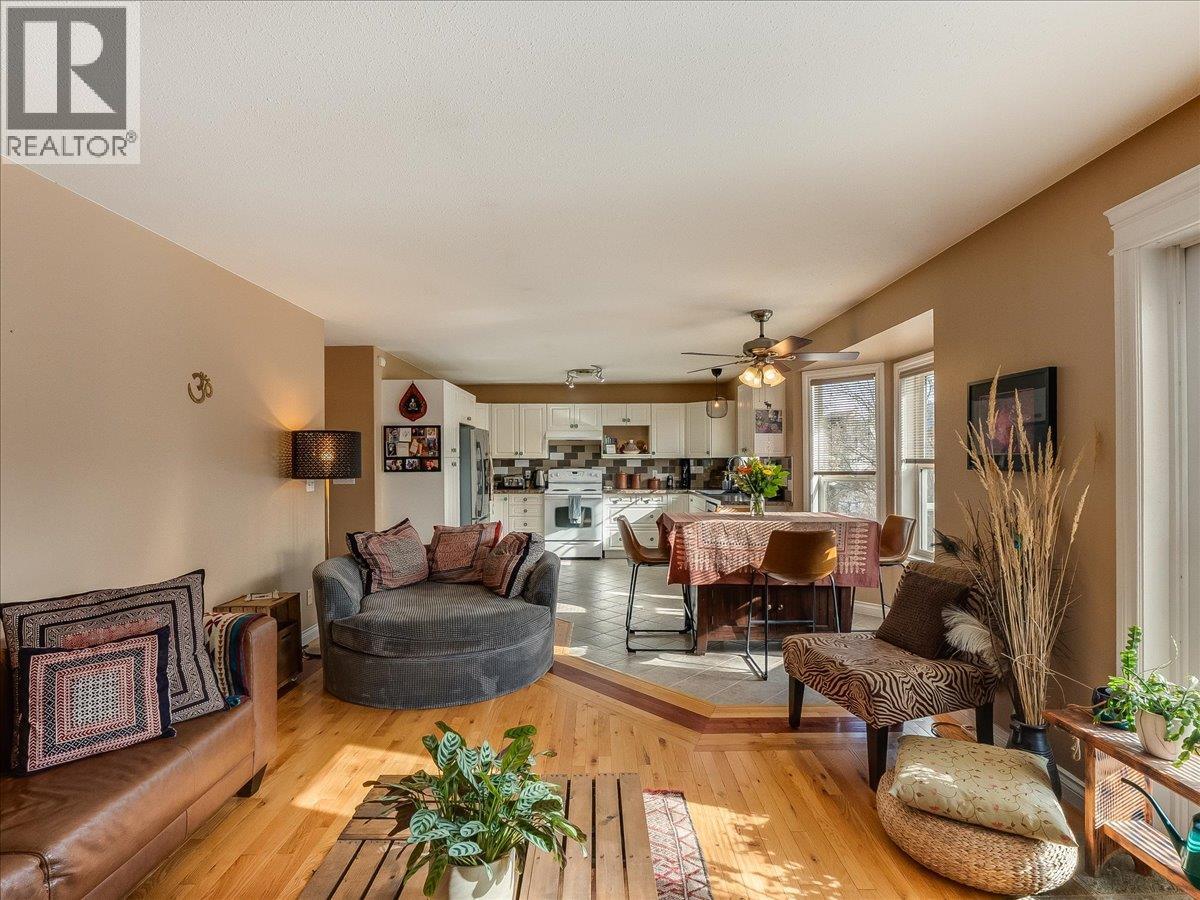 1448 Emerald Crescent, Castlegar