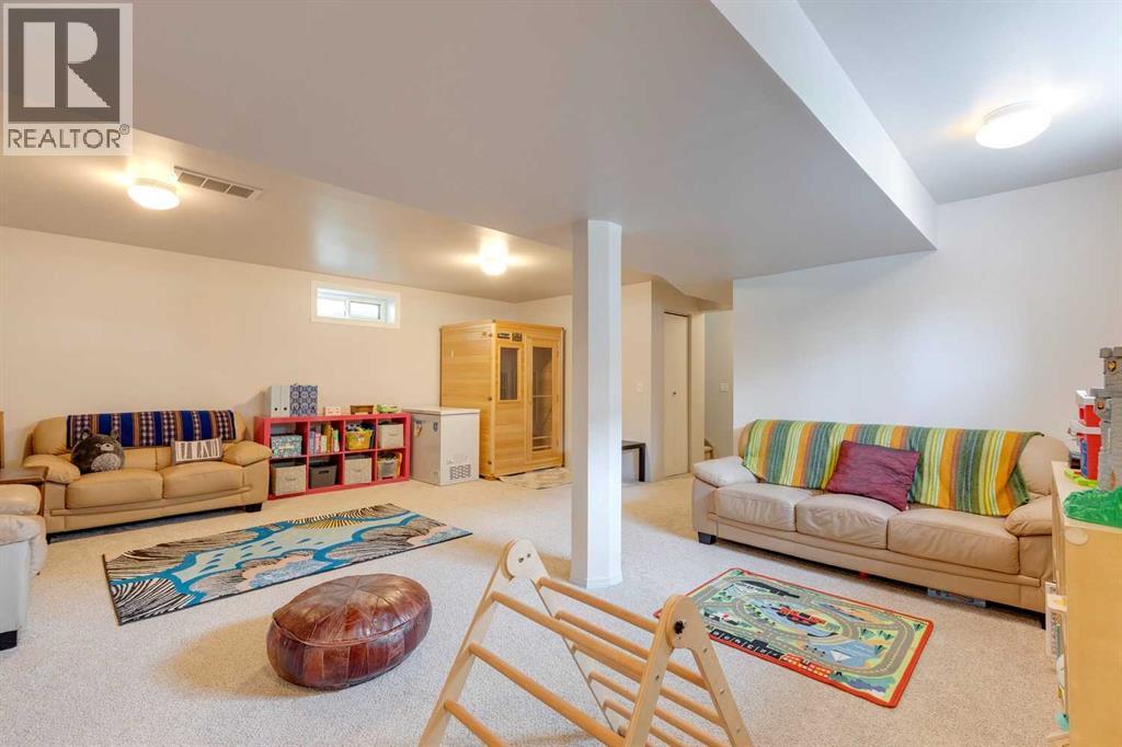 Single Family House for Sale in   Avenue NW Mount Pleasant Calgary 