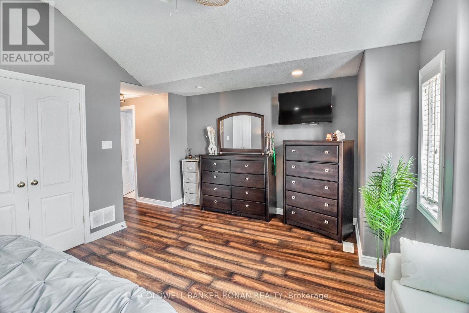 11 SHEPHARD AVENUE - 20