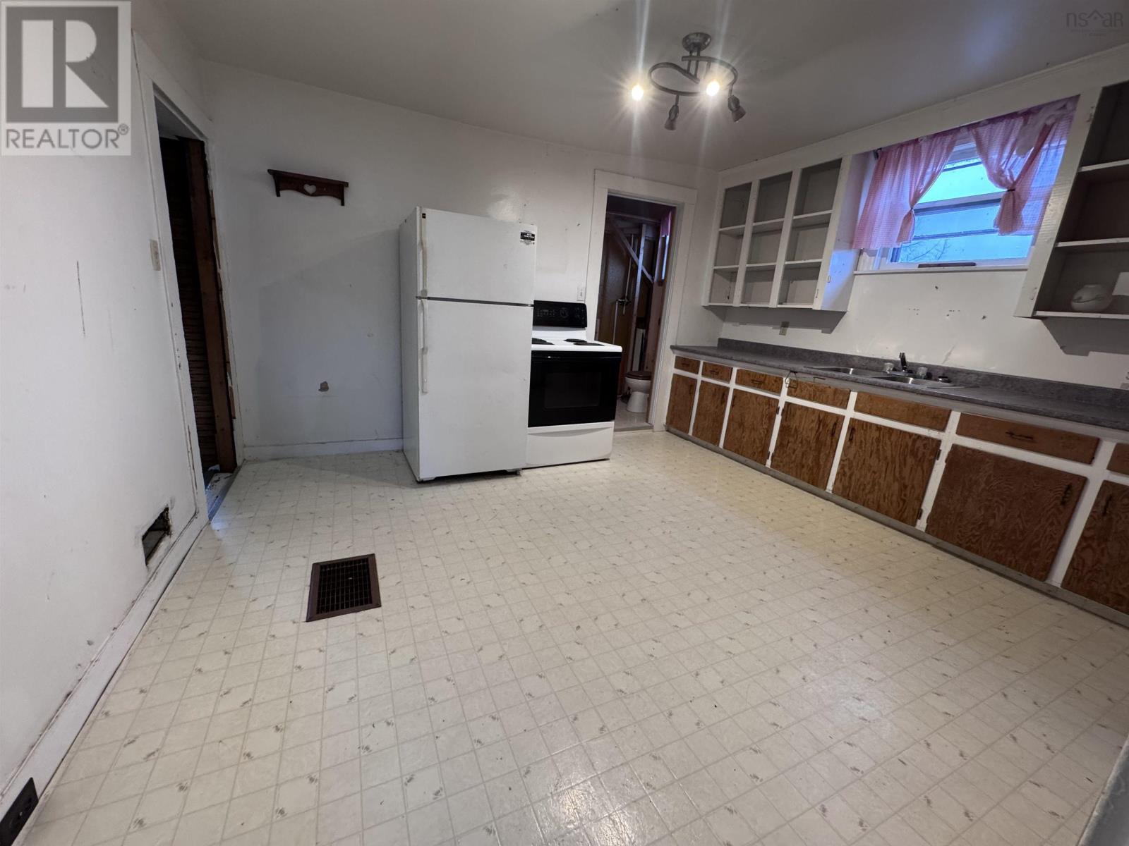 18 WILLOW STREET - 10