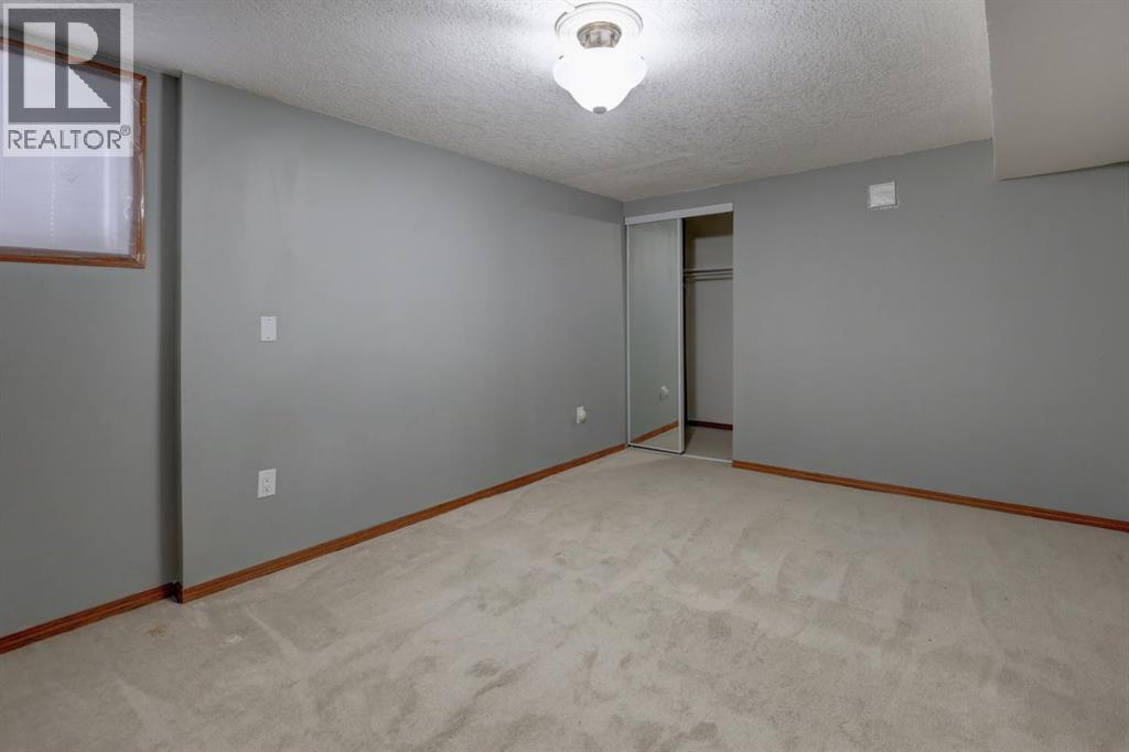 Single Family House 4 Level for Sale in   Street SW Shaganappi Calgary 