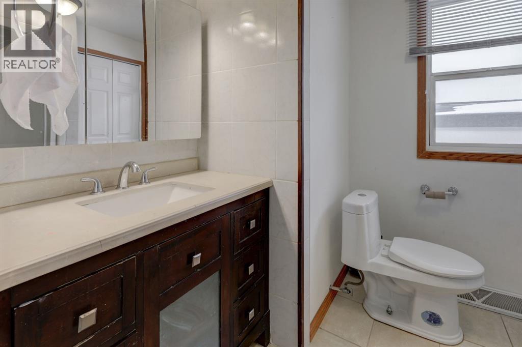 Single Family House 4 Level for Sale in   Street SW Shaganappi Calgary 