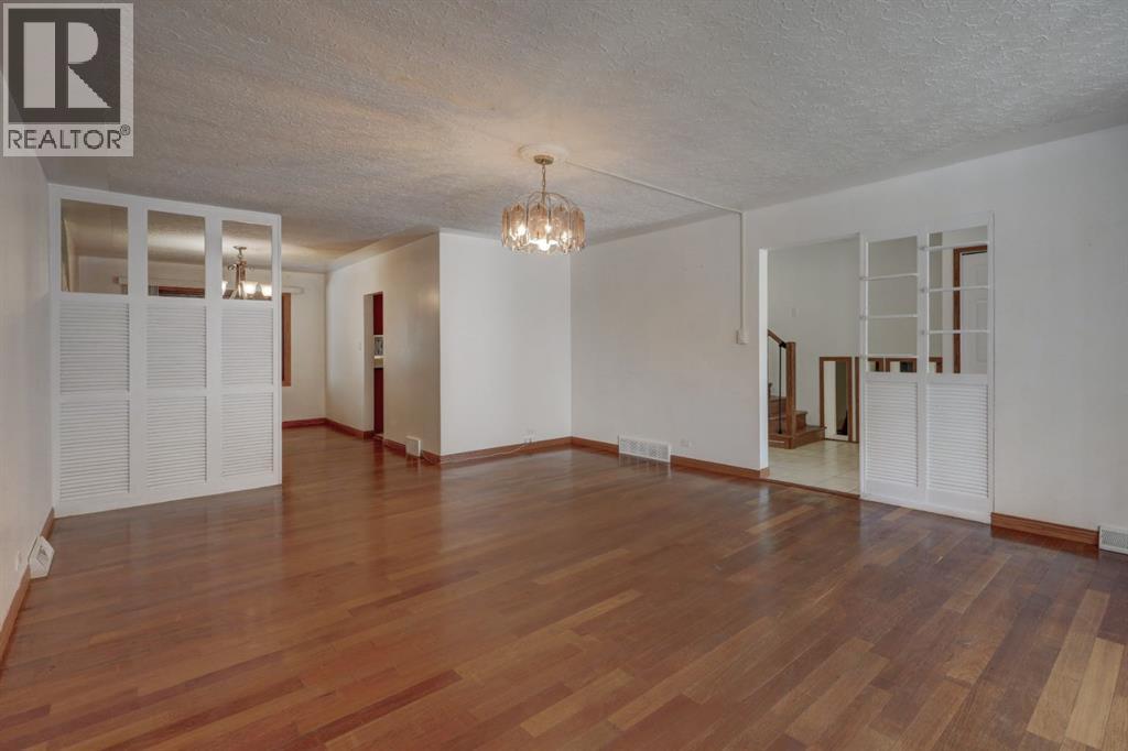 Single Family House 4 Level for Sale in   Street SW Shaganappi Calgary 