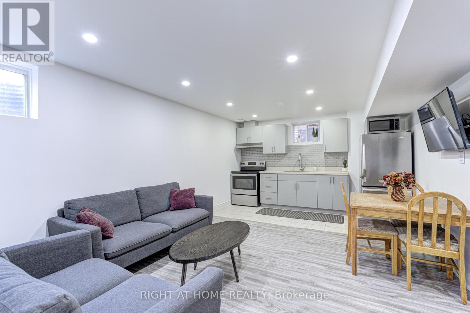 796 RAYNER COURT, Milton (HA Harrison), Ontario