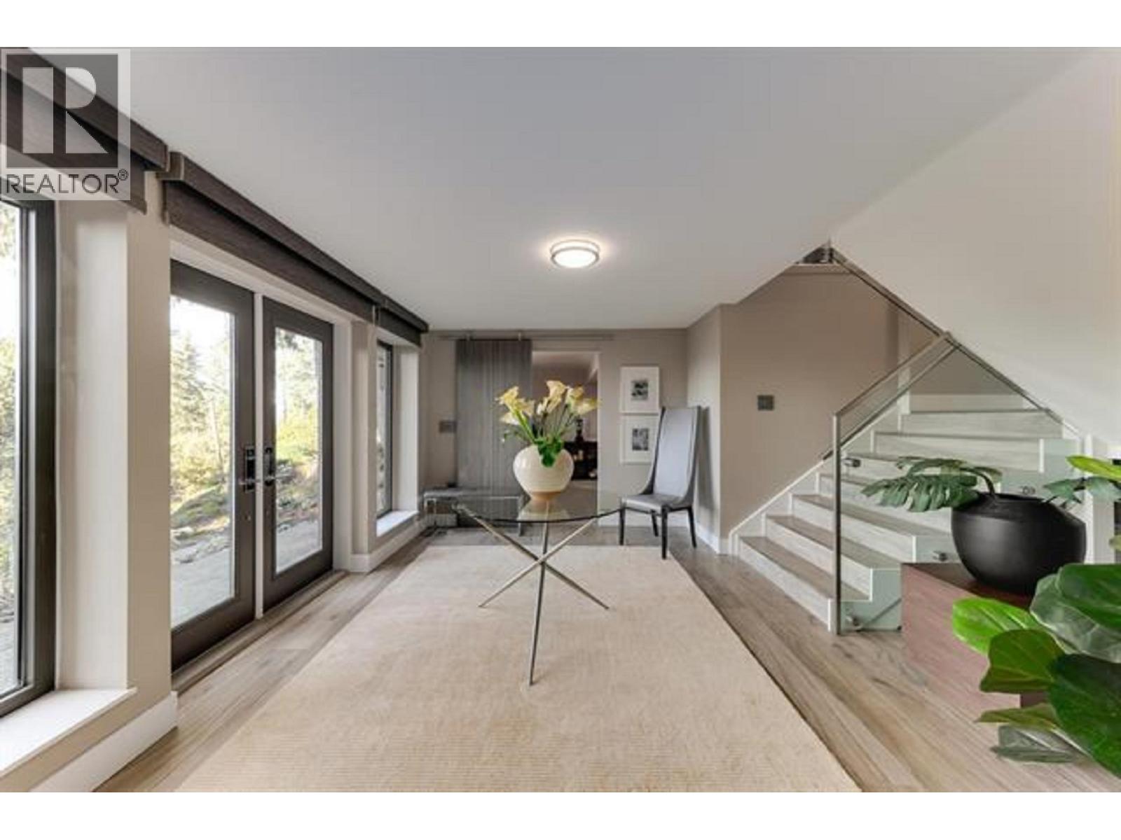 445 MOUNTAIN DRIVE, Lions Bay