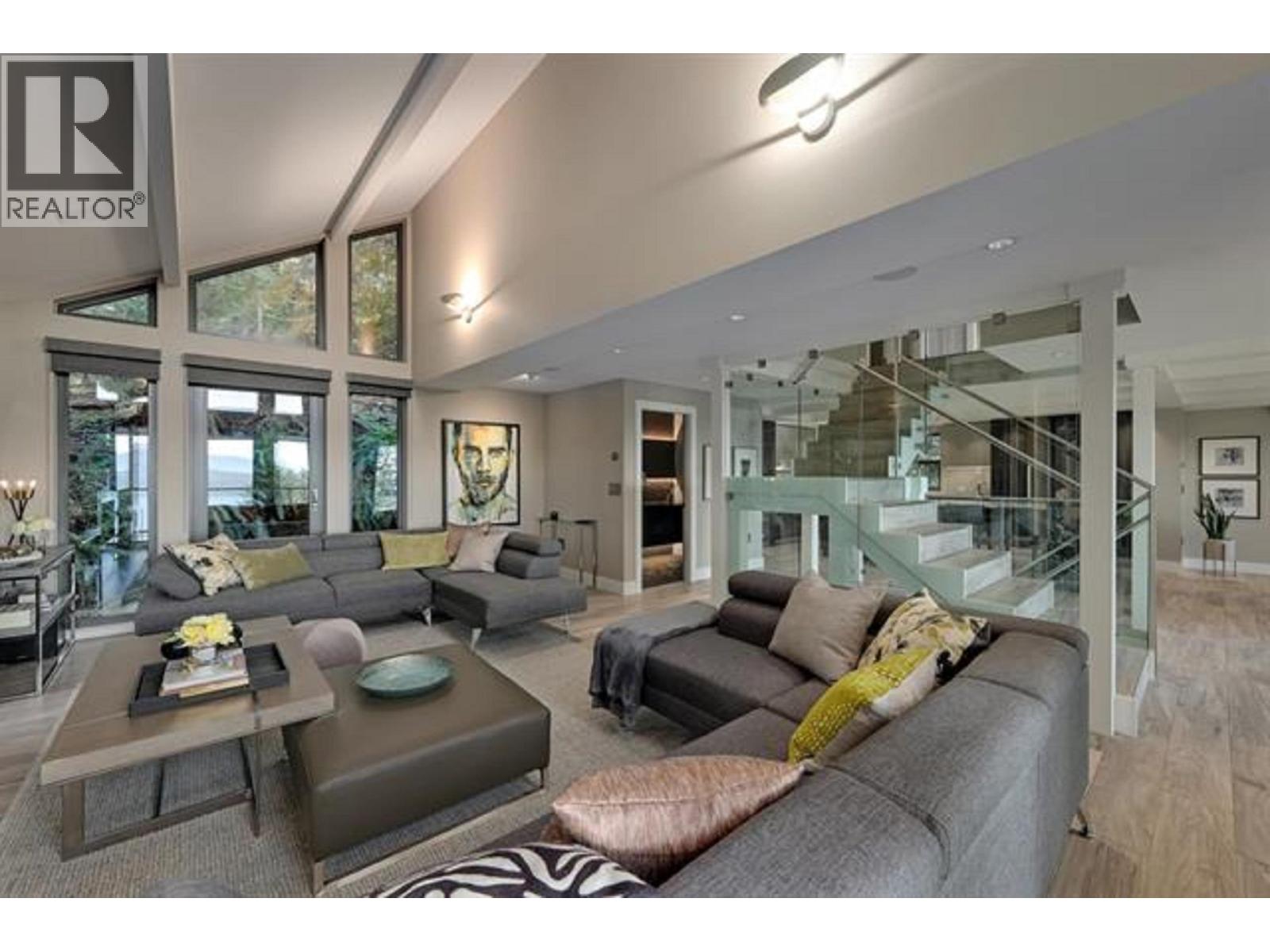 445 MOUNTAIN DRIVE, Lions Bay