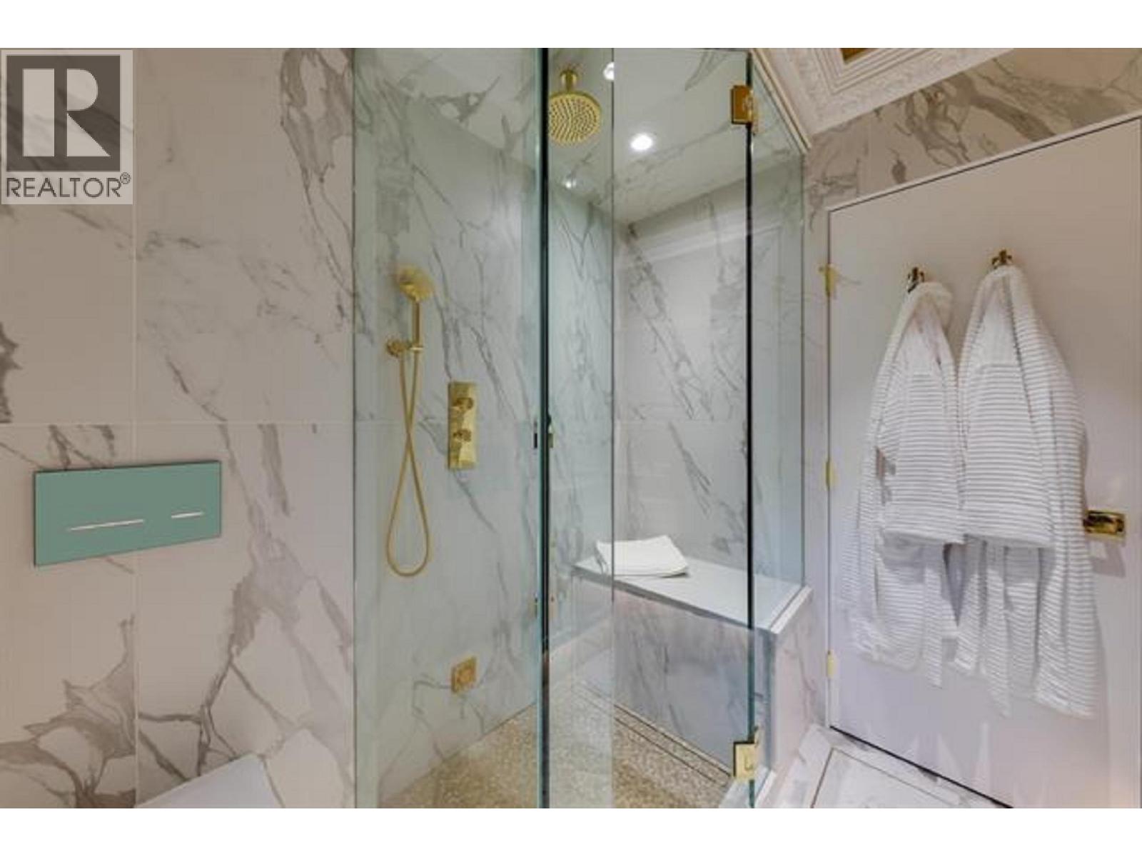 445 MOUNTAIN DRIVE, Lions Bay