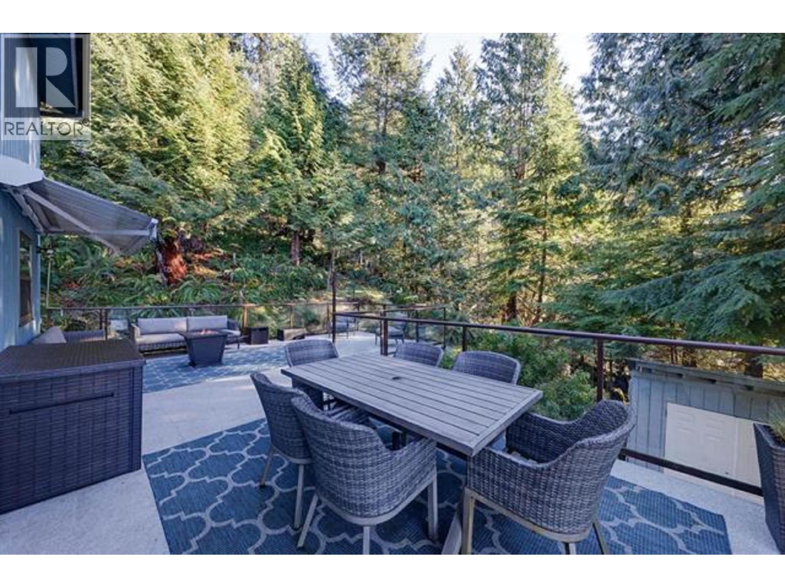 445 MOUNTAIN DRIVE, Lions Bay