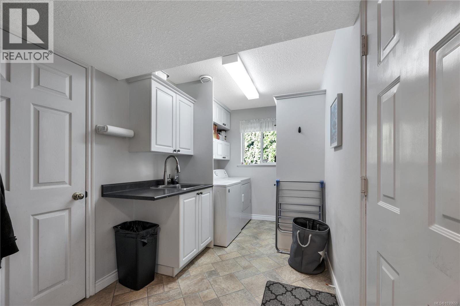 402 Tassin Pl, Ladysmith