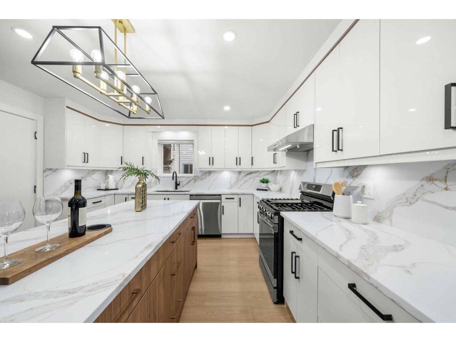 2451 GROSVENOR PLACE, Abbotsford