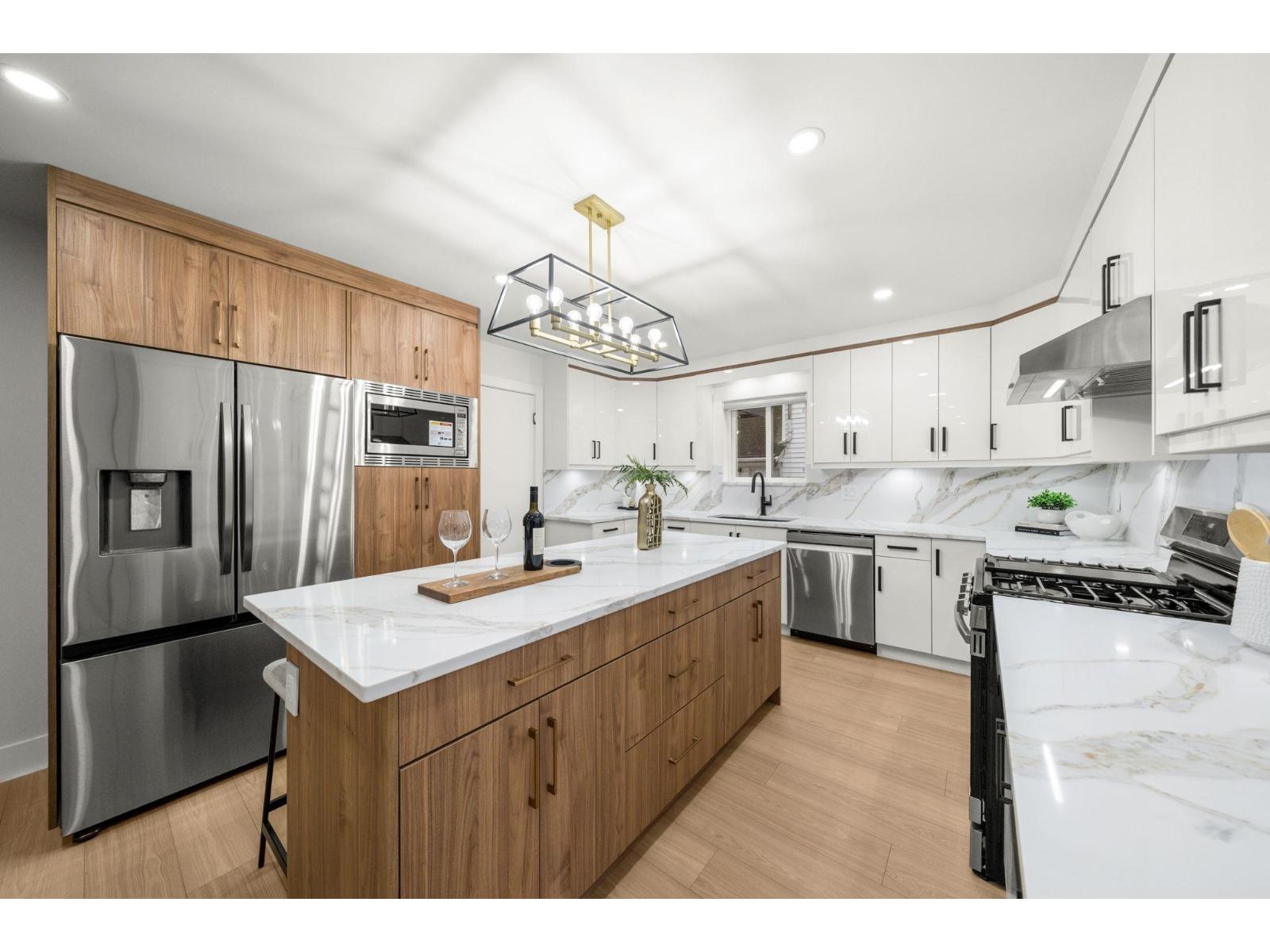 2451 GROSVENOR PLACE, Abbotsford