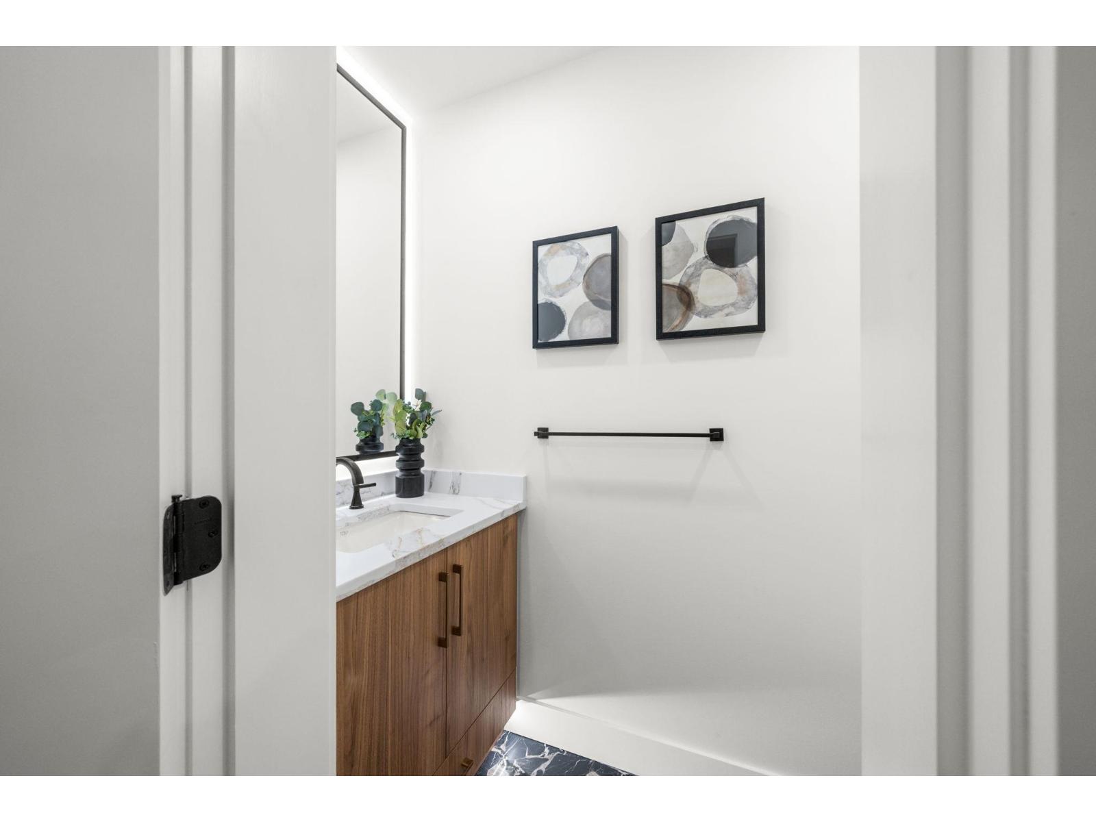 2451 GROSVENOR PLACE, Abbotsford