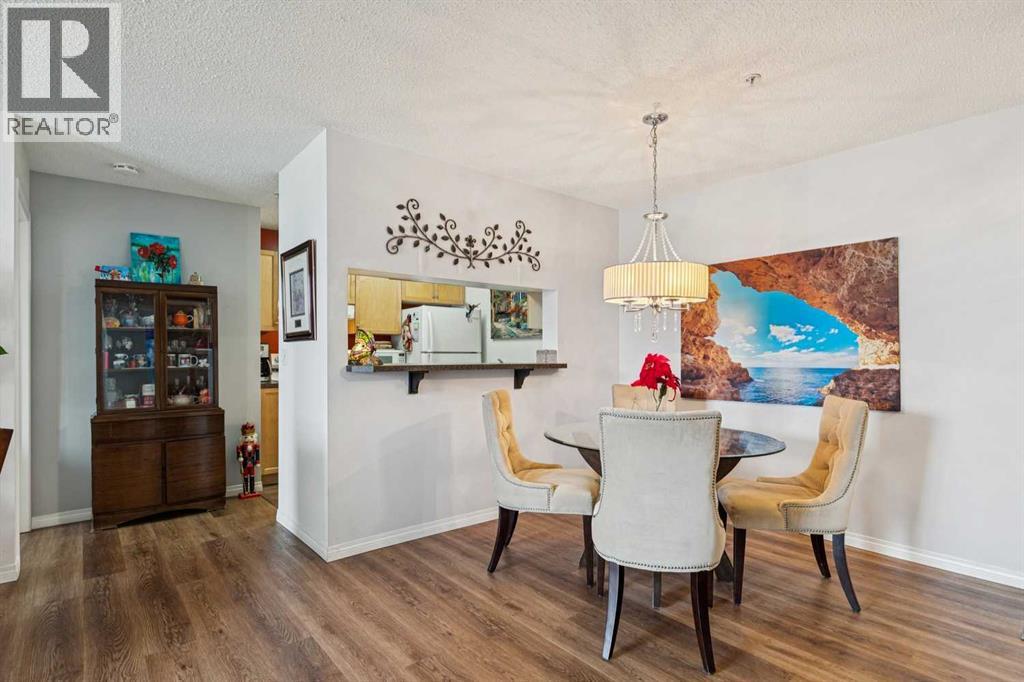 Single Family House for Sale in   Canyon Meadows Drive SE Queensland Calgary 