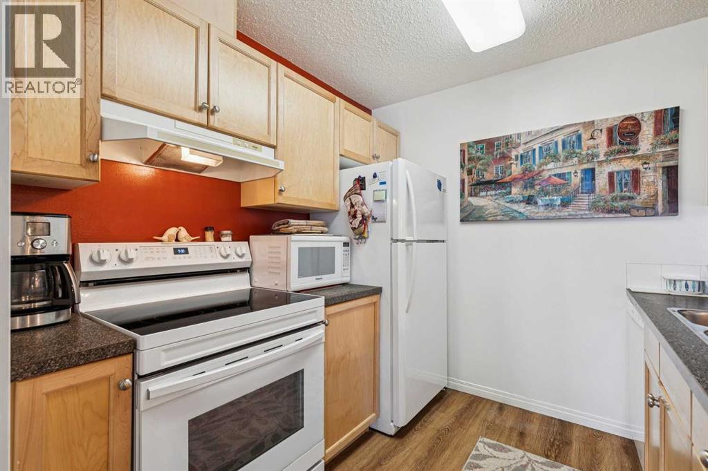 Single Family House for Sale in   Canyon Meadows Drive SE Queensland Calgary 