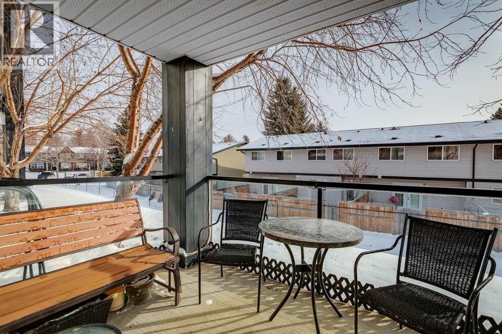 Single Family House for Sale in   Canyon Meadows Drive SE Queensland Calgary 