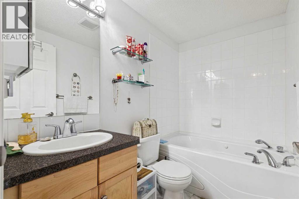 Single Family House for Sale in   Canyon Meadows Drive SE Queensland Calgary 