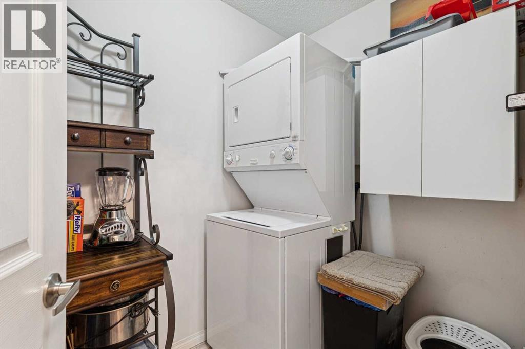 Single Family House for Sale in   Canyon Meadows Drive SE Queensland Calgary 