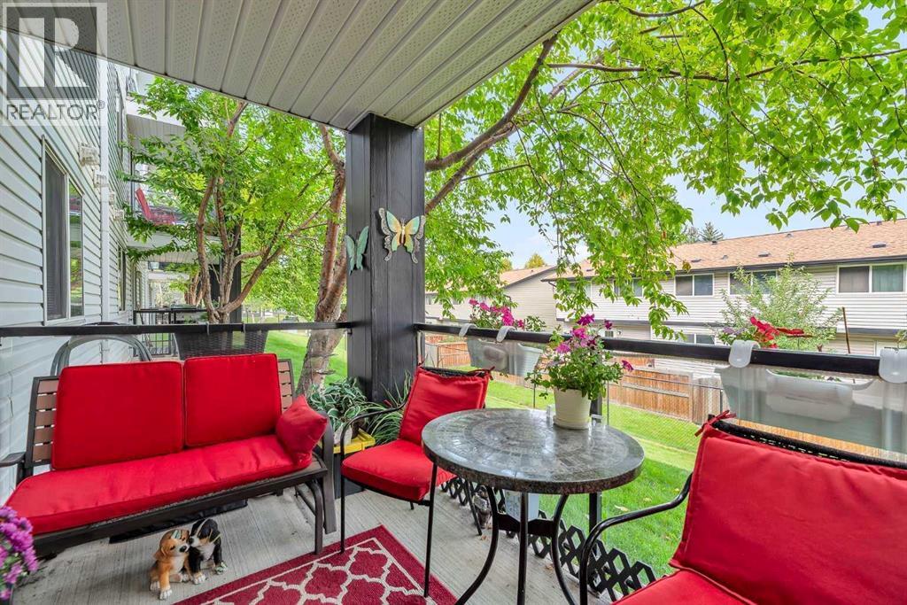 Single Family House for Sale in   Canyon Meadows Drive SE Queensland Calgary 