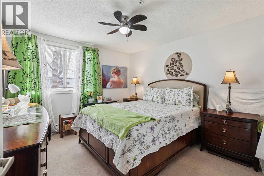 Single Family House for Sale in   Canyon Meadows Drive SE Queensland Calgary 