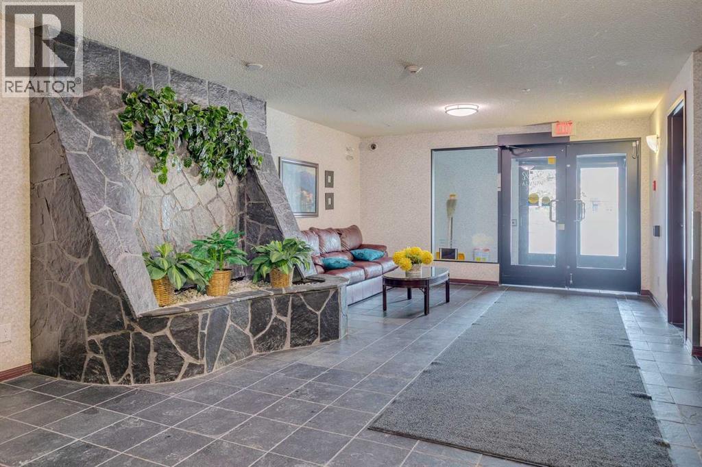 Single Family House for Sale in   Canyon Meadows Drive SE Queensland Calgary 