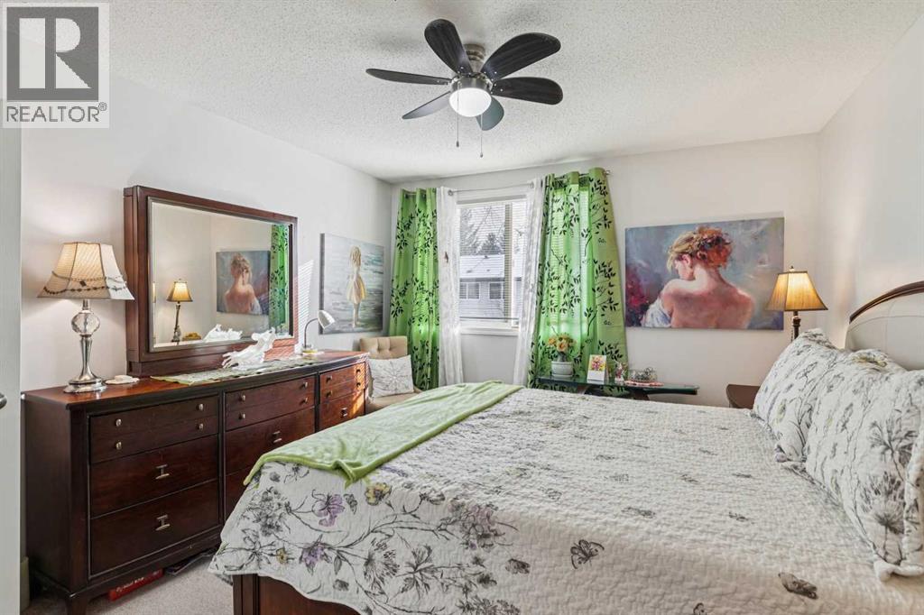 Single Family House for Sale in   Canyon Meadows Drive SE Queensland Calgary 