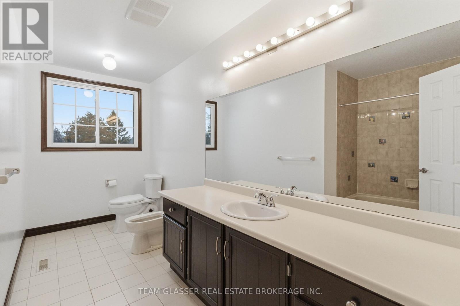 86 BLACKBURN CRESCENT - 28