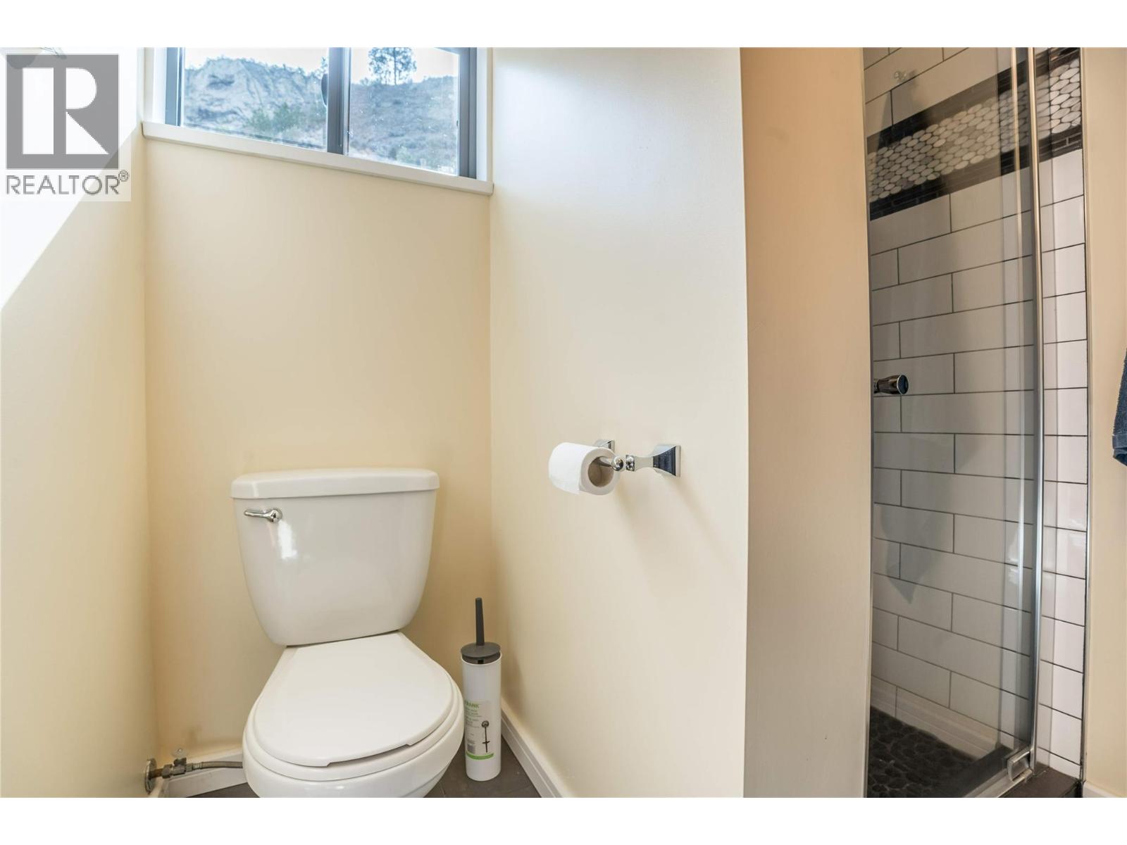 19279 Lakeshore Drive N, Summerland