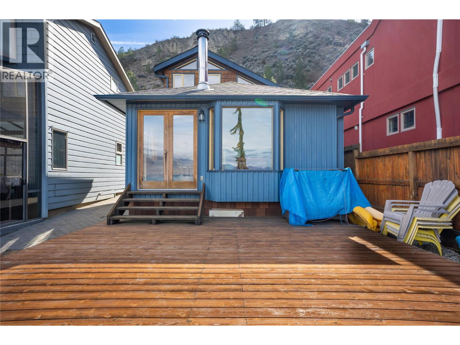 19279 Lakeshore Drive N, Summerland
