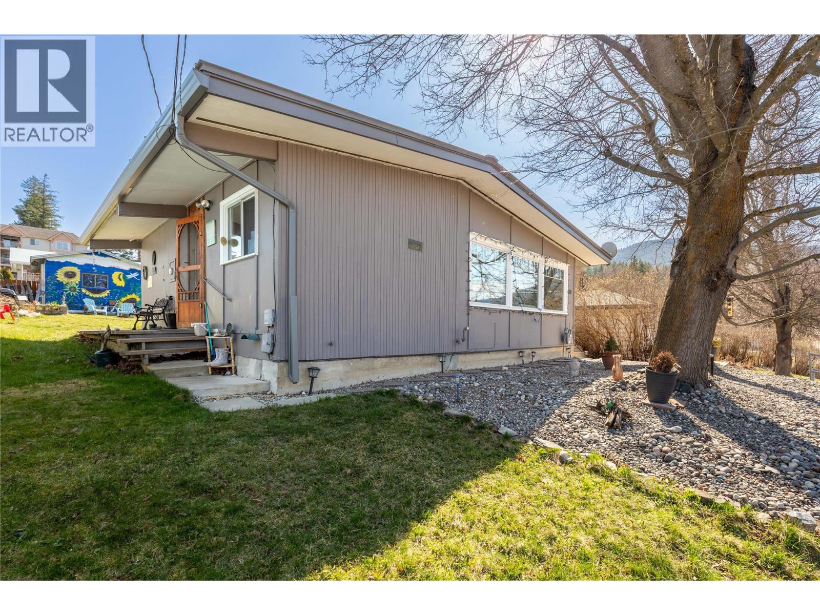 330 6 Street, Salmon Arm