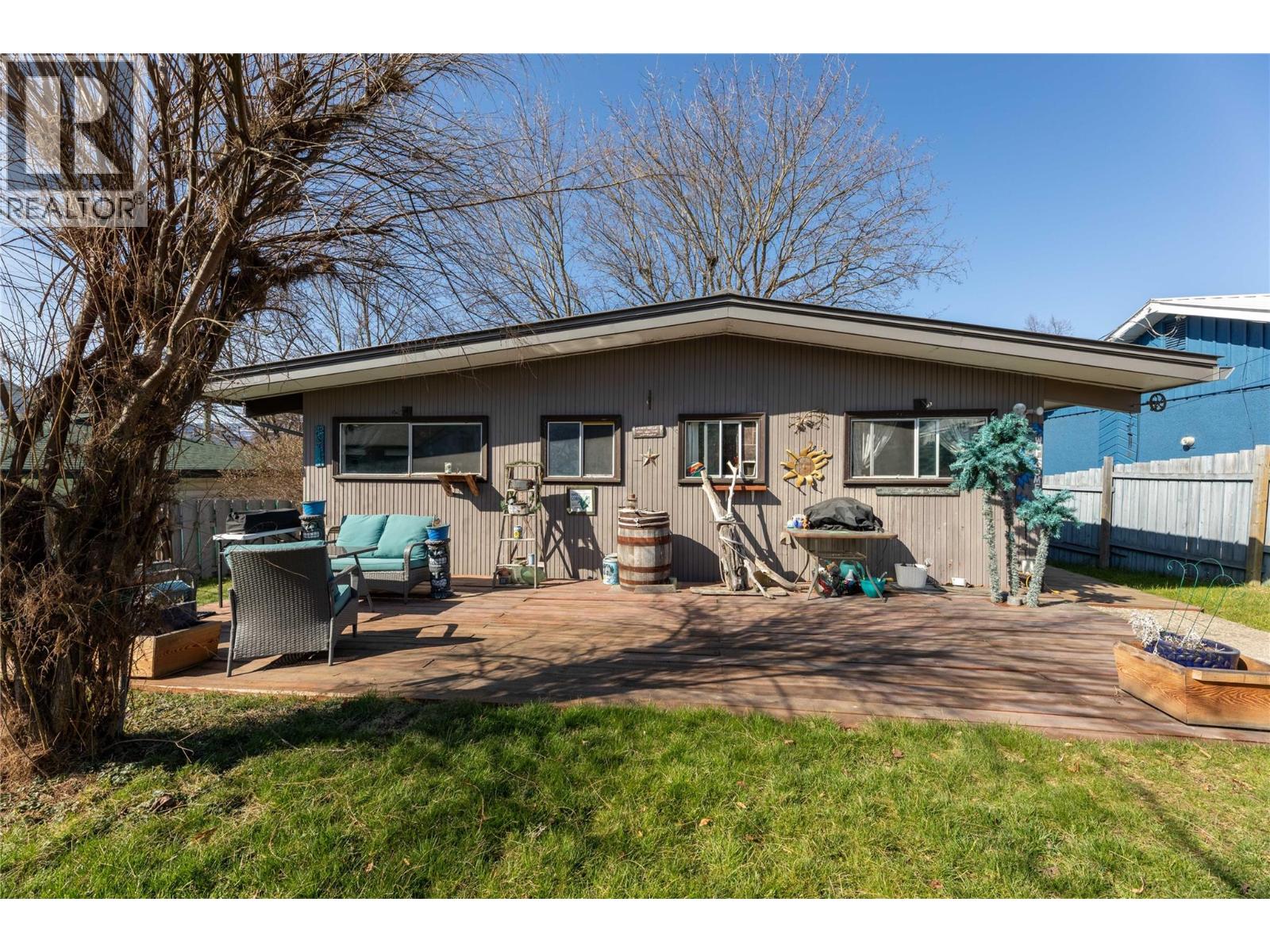 330 6 Street, Salmon Arm