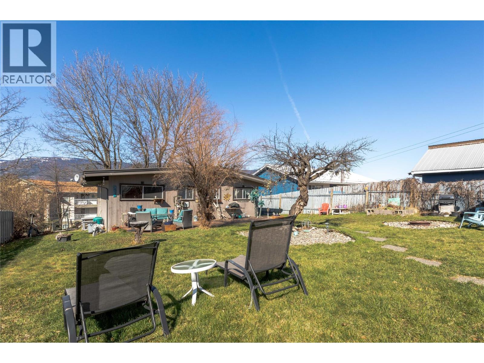 330 6 Street, Salmon Arm