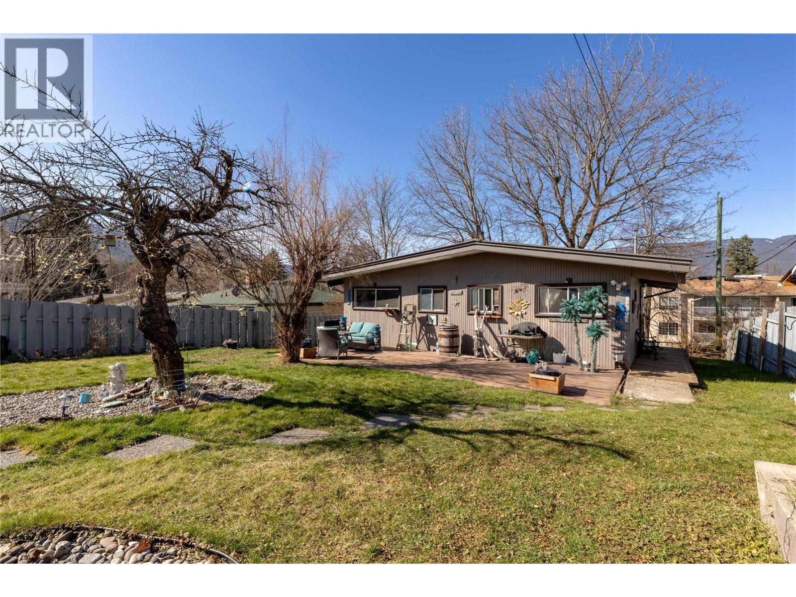 330 6 Street, Salmon Arm