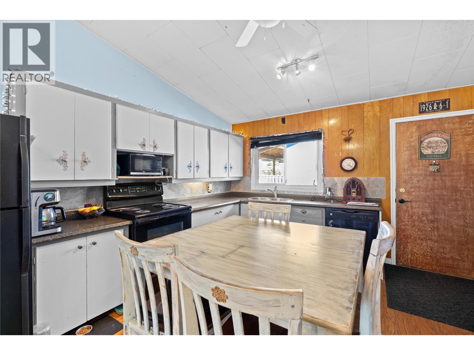 330 6 Street, Salmon Arm