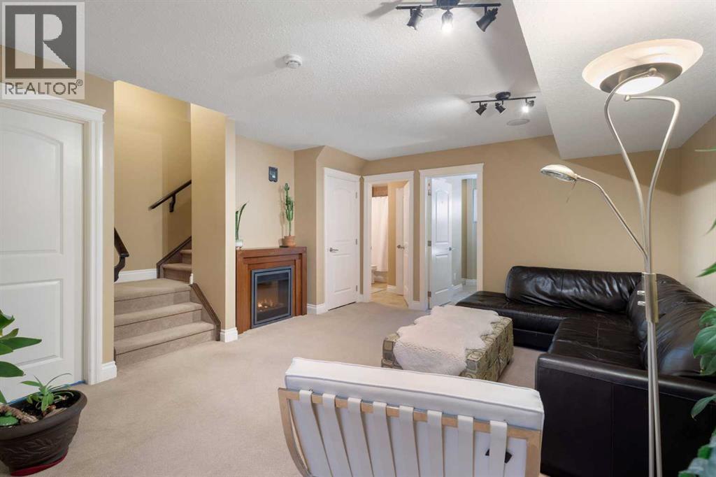 Single Family House for Sale in  Quarry Park Boulevard SE Douglasdale/Glen Calgary 