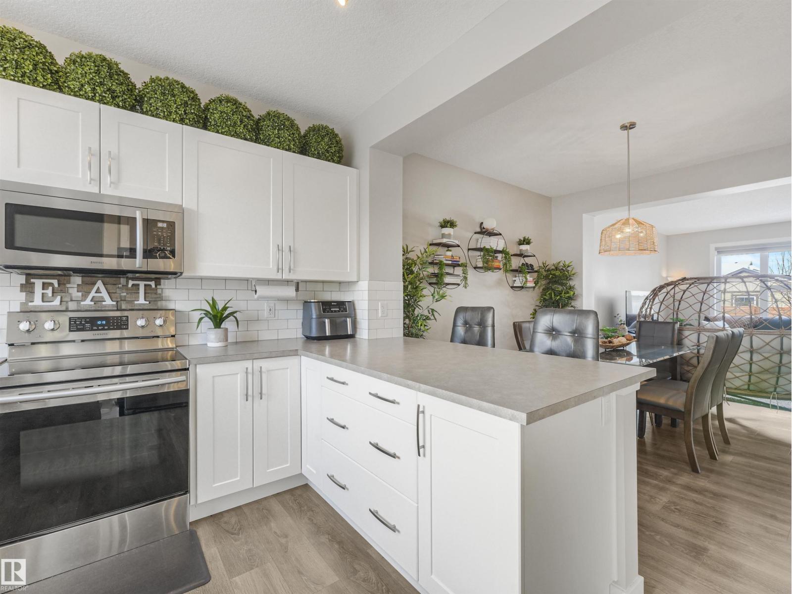 725 36 ST SW, Edmonton