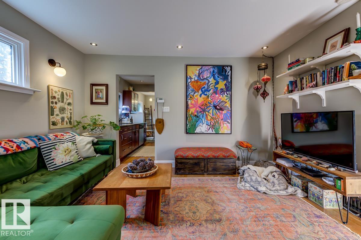 10950 73 AV NW, Edmonton