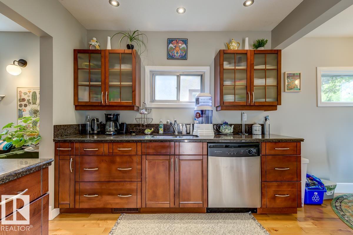 10950 73 AV NW, Edmonton