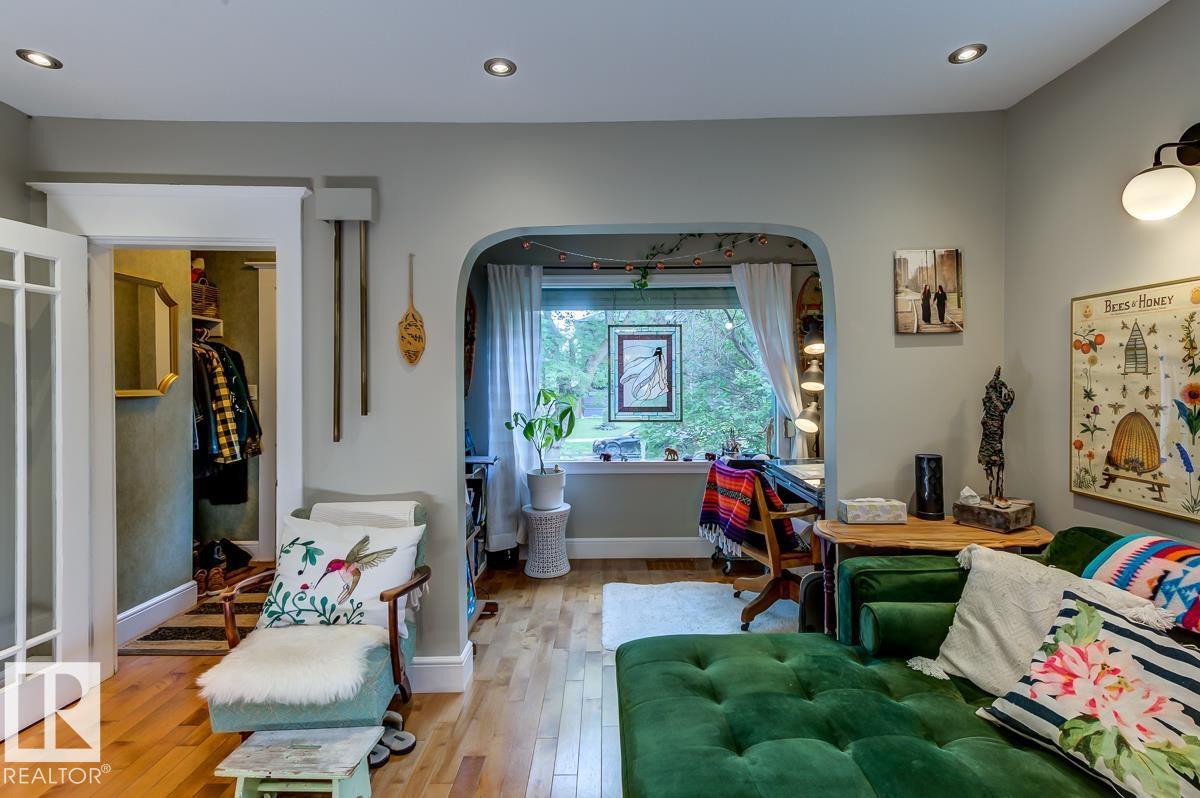 10950 73 AV NW, Edmonton