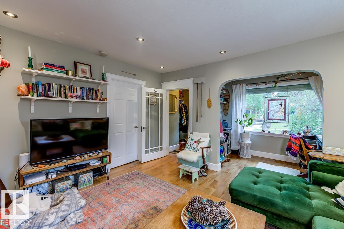 10950 73 AV NW, Edmonton