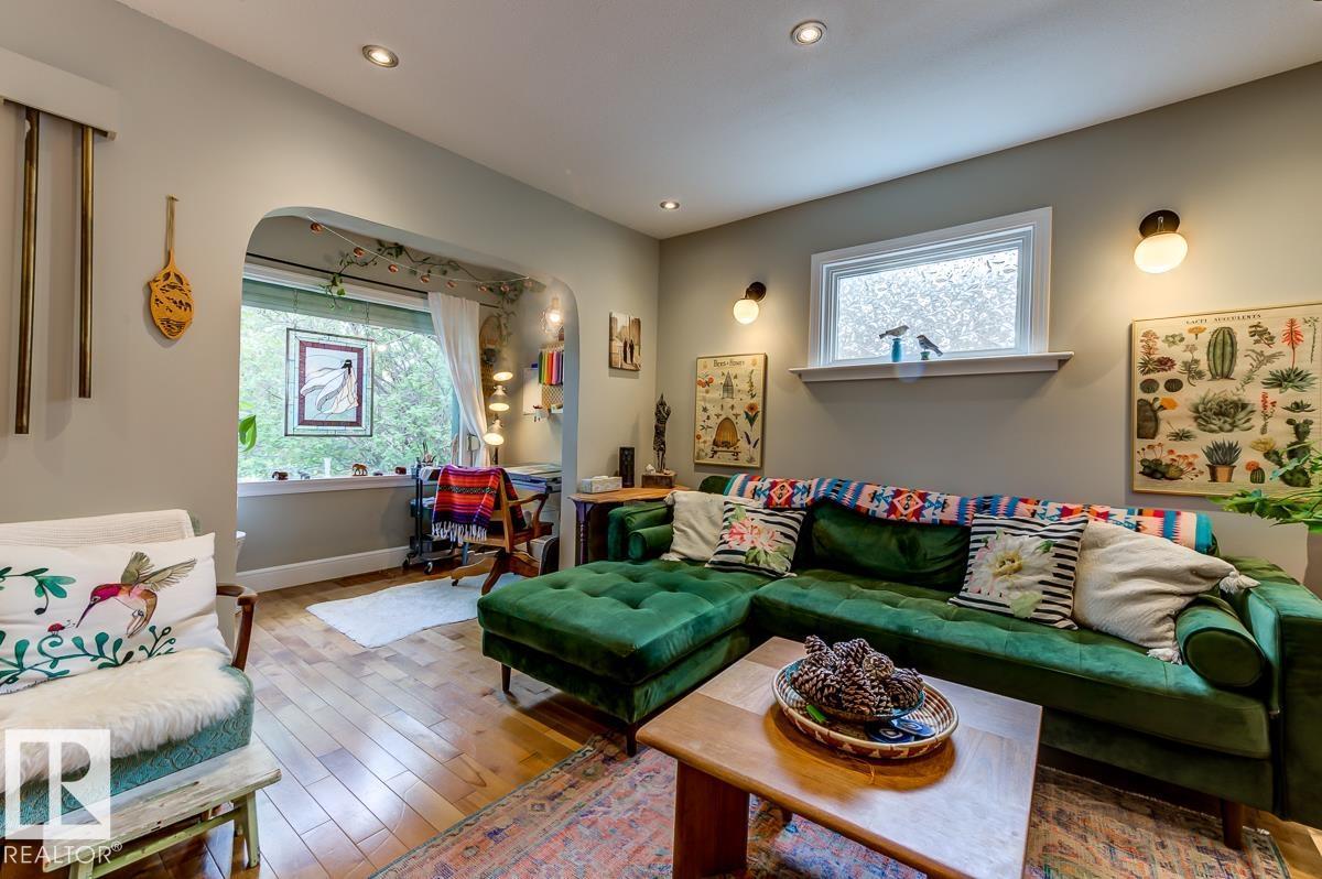 10950 73 AV NW, Edmonton