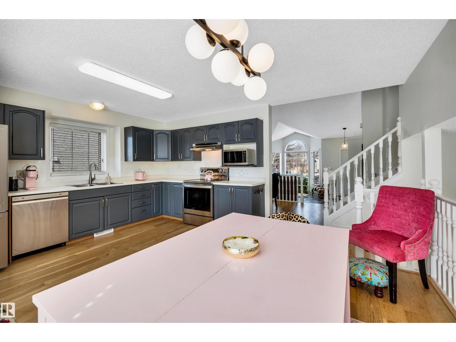 9 EBONY WY, St. Albert