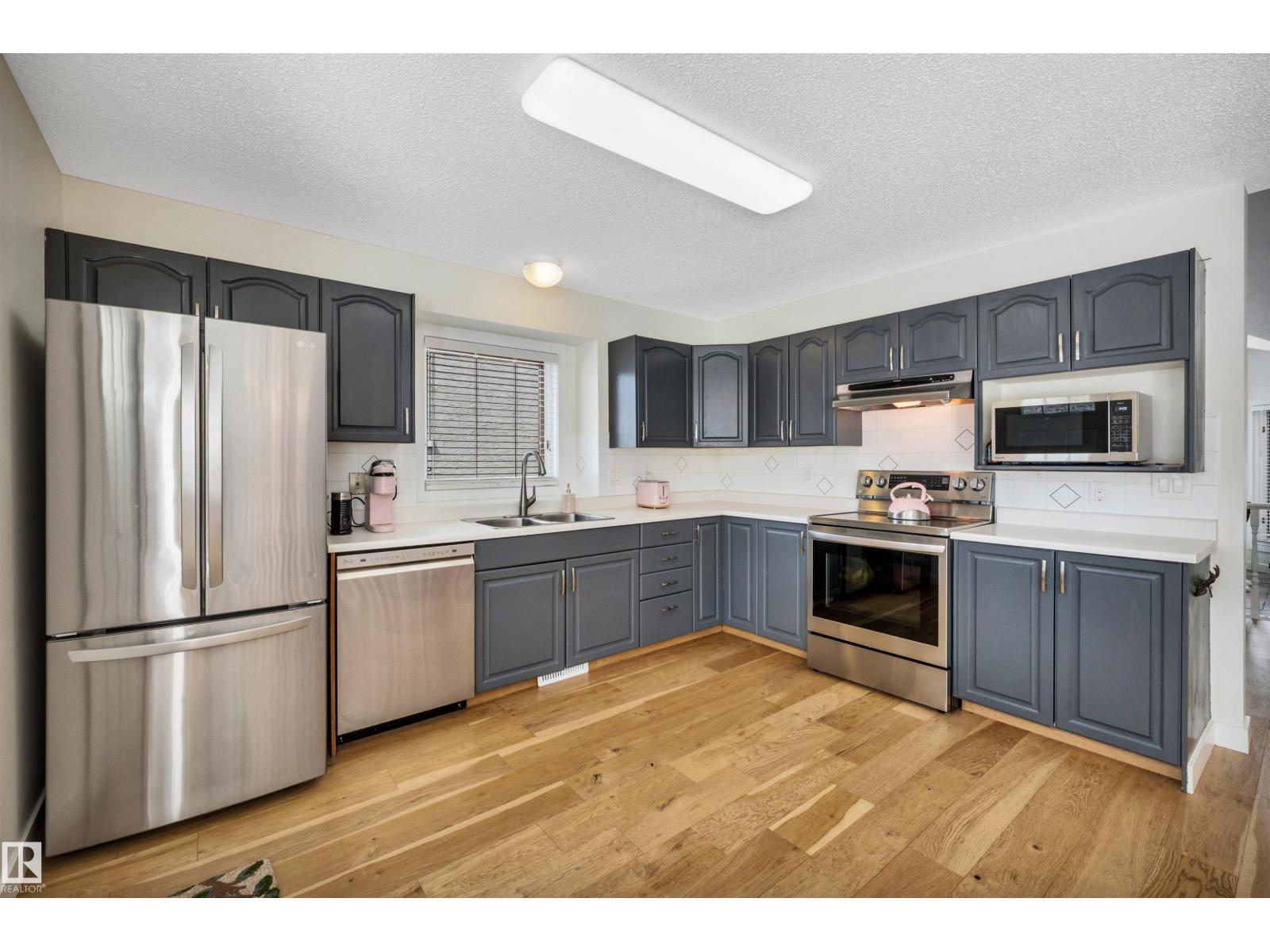 9 EBONY WY, St. Albert