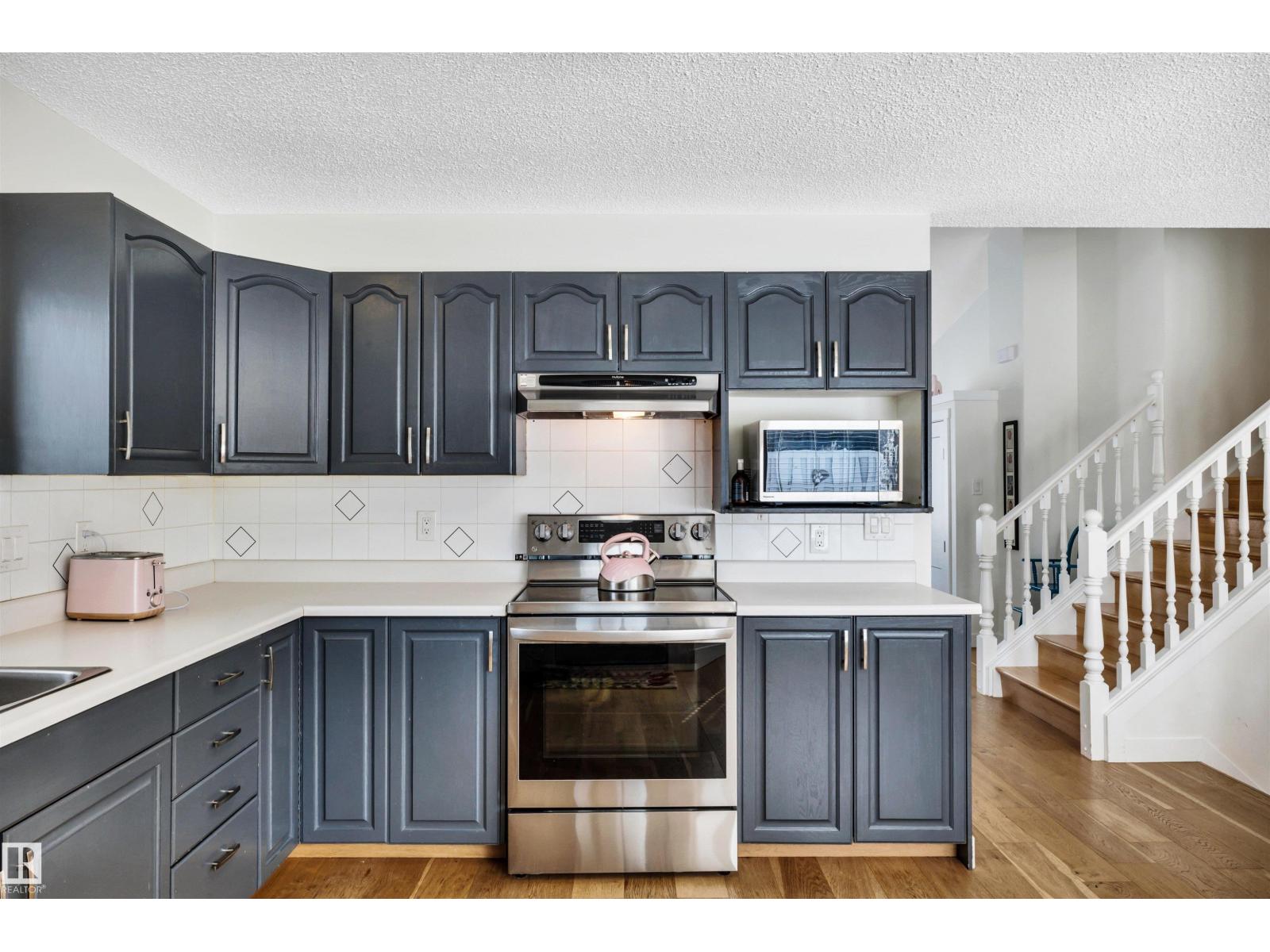 9 EBONY WY, St. Albert