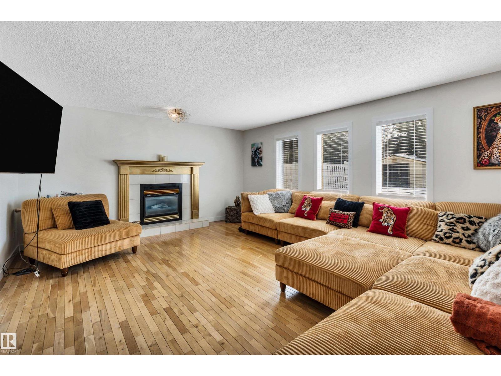 9 EBONY WY, St. Albert