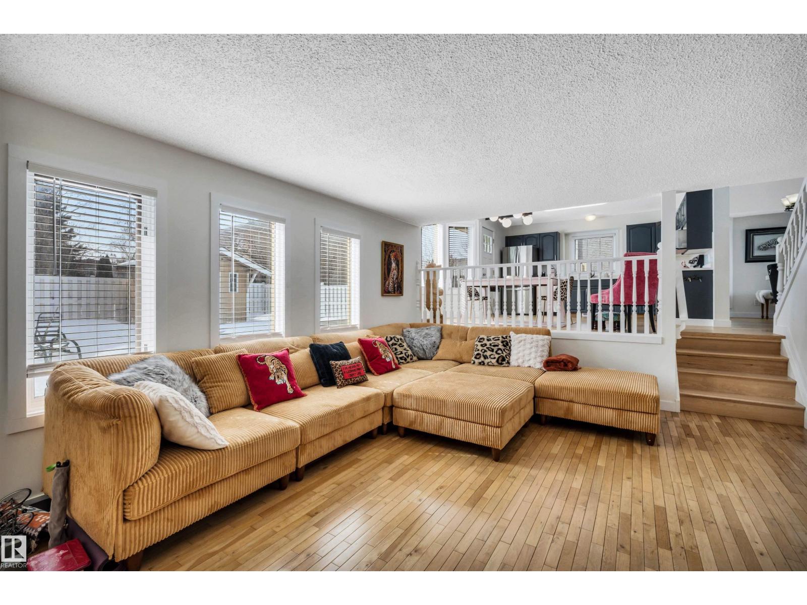 9 EBONY WY, St. Albert