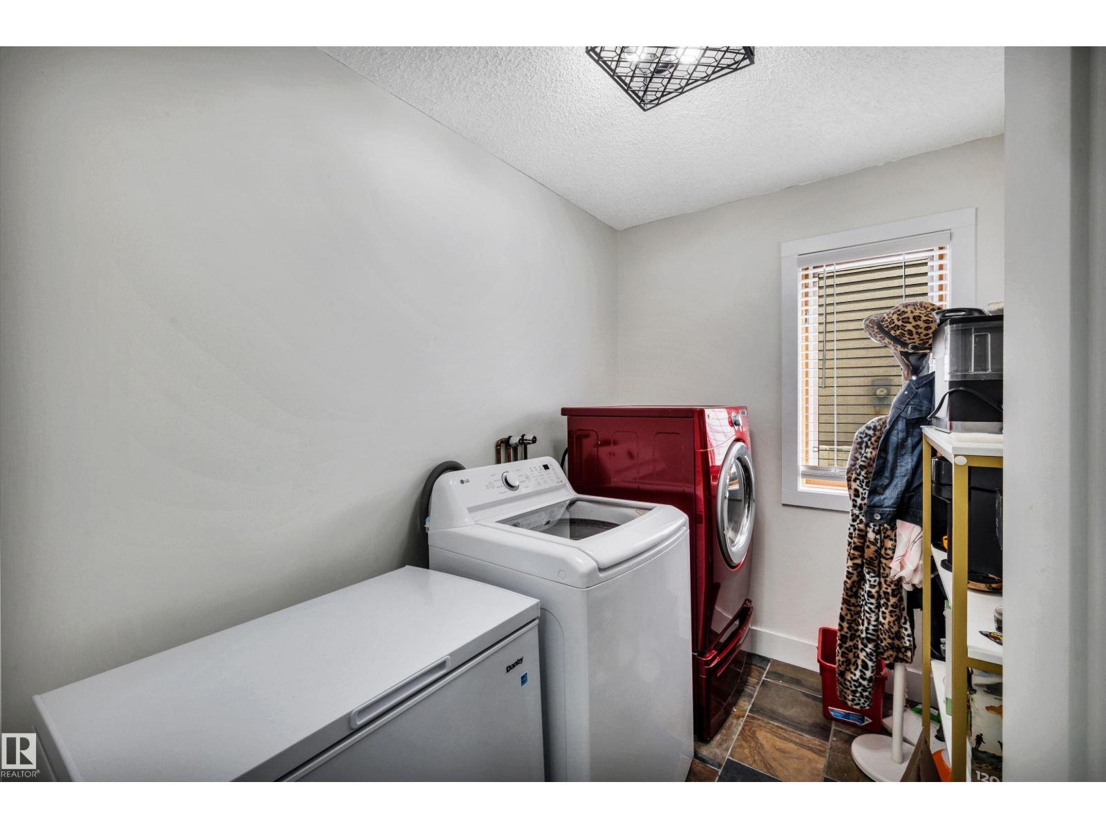 9 EBONY WY, St. Albert