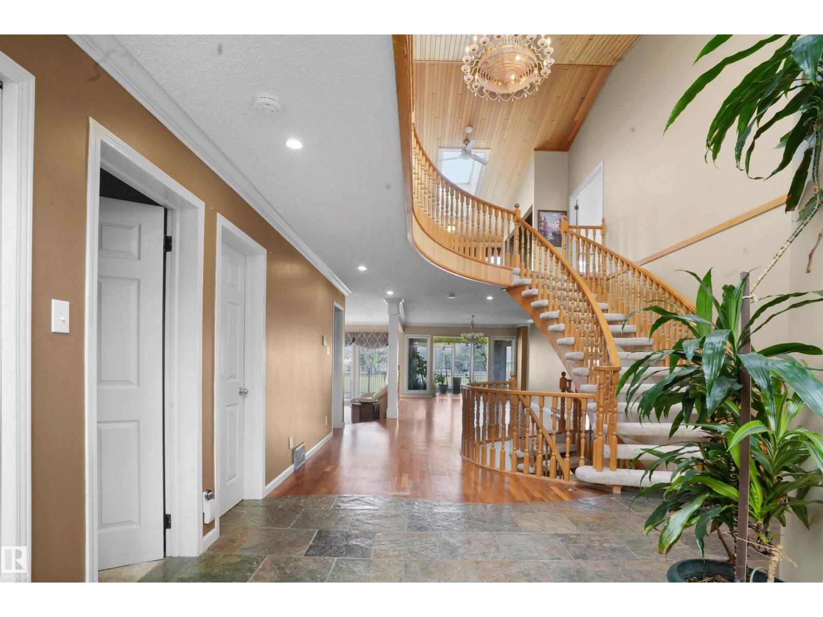 10815 BEARSPAW DR E NW NW, Edmonton