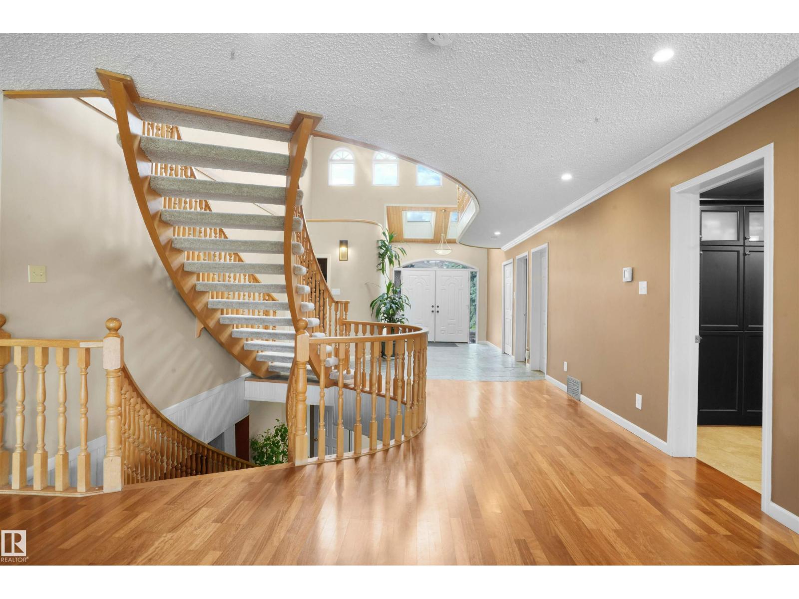 10815 BEARSPAW DR E NW NW, Edmonton