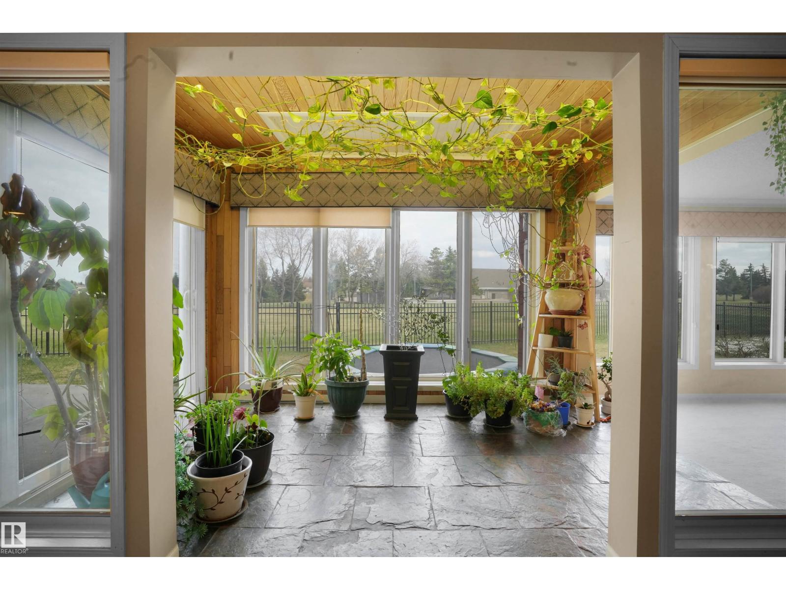 10815 BEARSPAW DR E NW NW, Edmonton