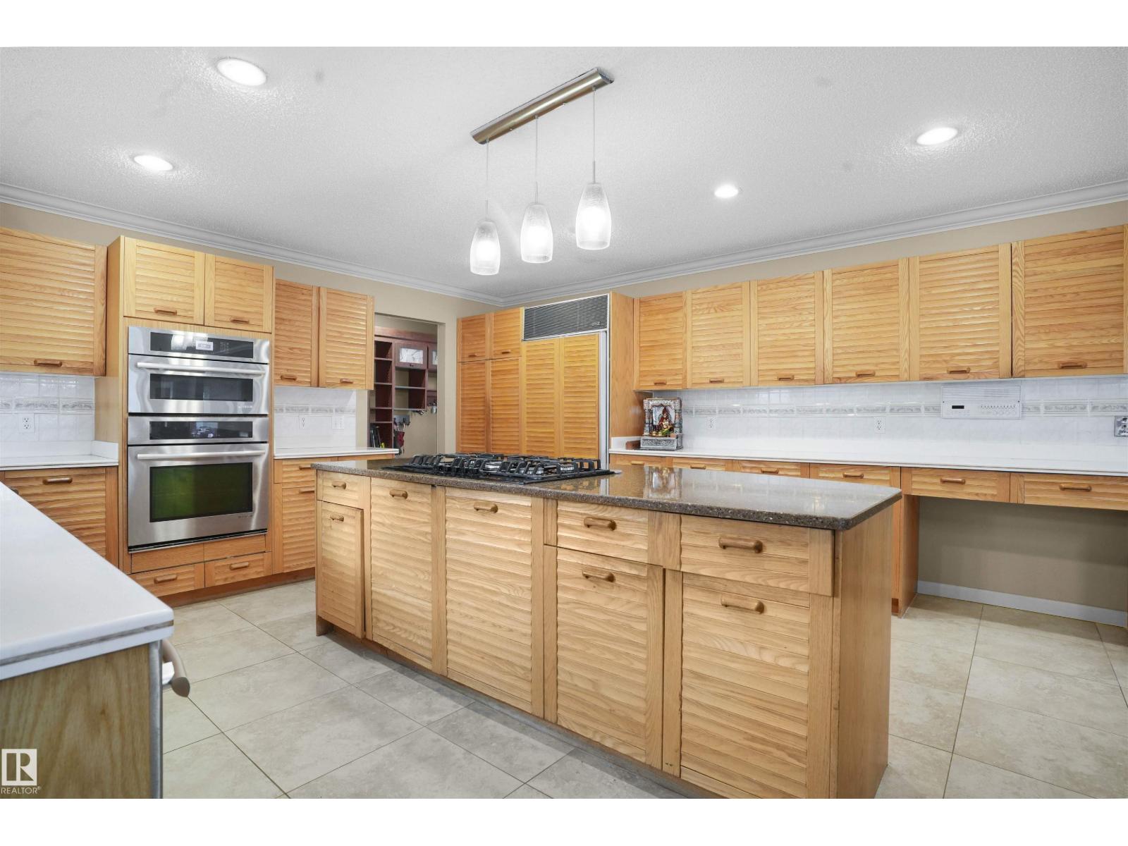 10815 BEARSPAW DR E NW NW, Edmonton